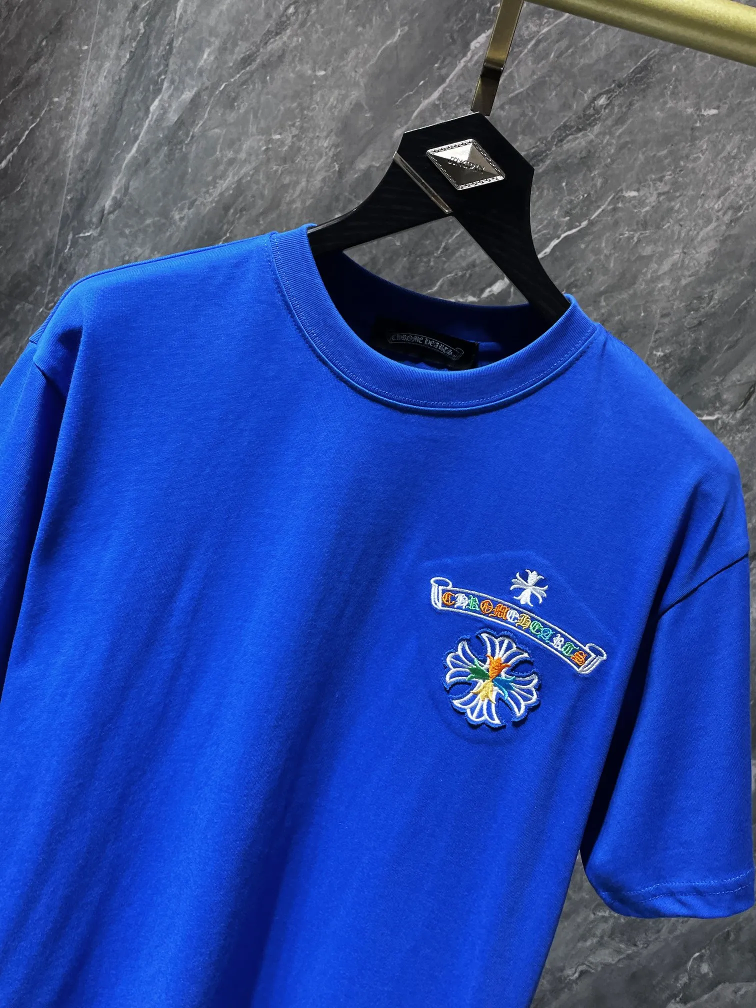 P174 New Chrome Hearts 25ss for summer. High-weight, environmentally friendly and high-quality top-quality fabric. 260g~270g. Embroidered colorful classic cross horseshoe short sleeves. Counter synchronization. Re-engraved version 1:1. Recommended colors: black, white, orange, blue. Size: S, M, L, XL.